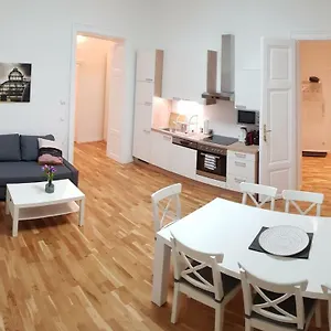  Apartment Living - Naschmarkt